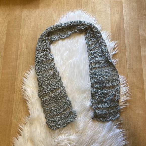 Handmade Crochet Adult Unisex Gray Loop Pattern Scarf - Picture 1 of 3